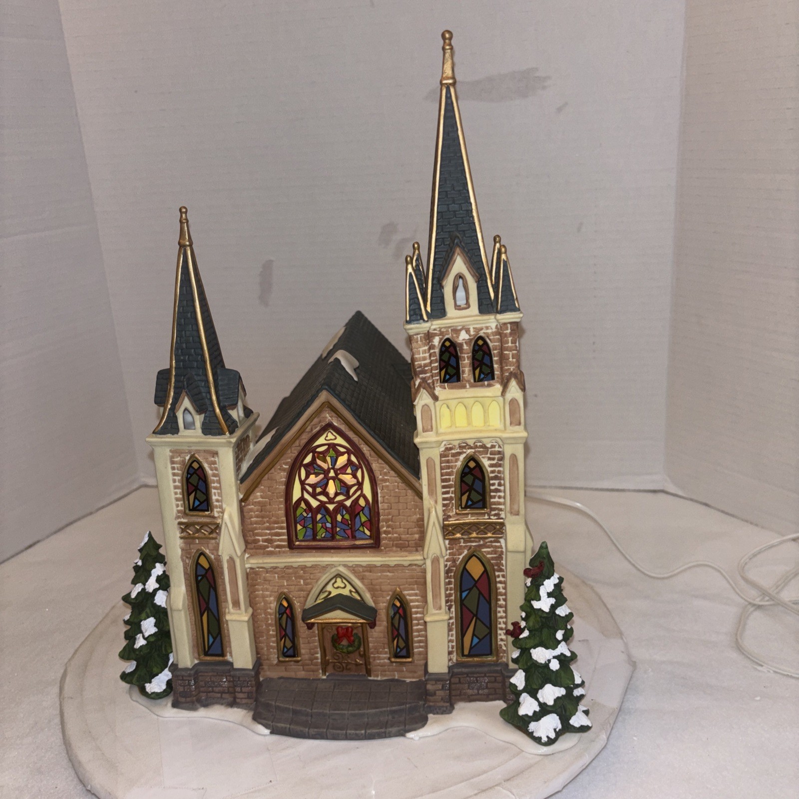 Vintage Santa’s Workbench St. James Cathedral Church Porcelain Lighted 2003 +Box