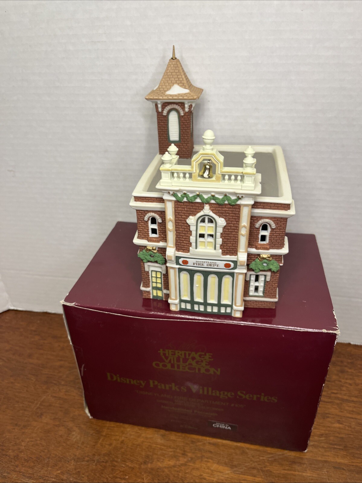 Dept 56 Disney Parks Village Series Disneyland Fire Department #105 In Box
