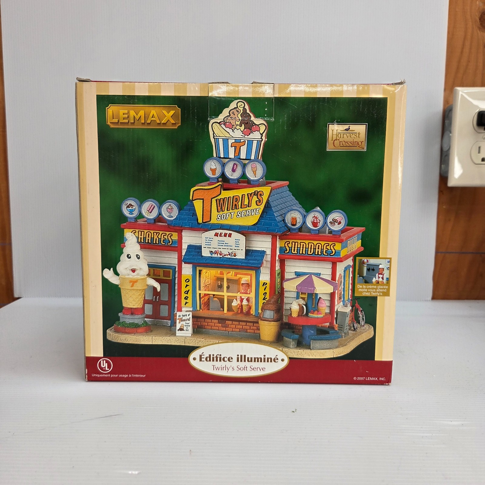 Lemax Twirly’s Soft Serve 75526 Factory Sealed Retired 2007 Lighted Building
