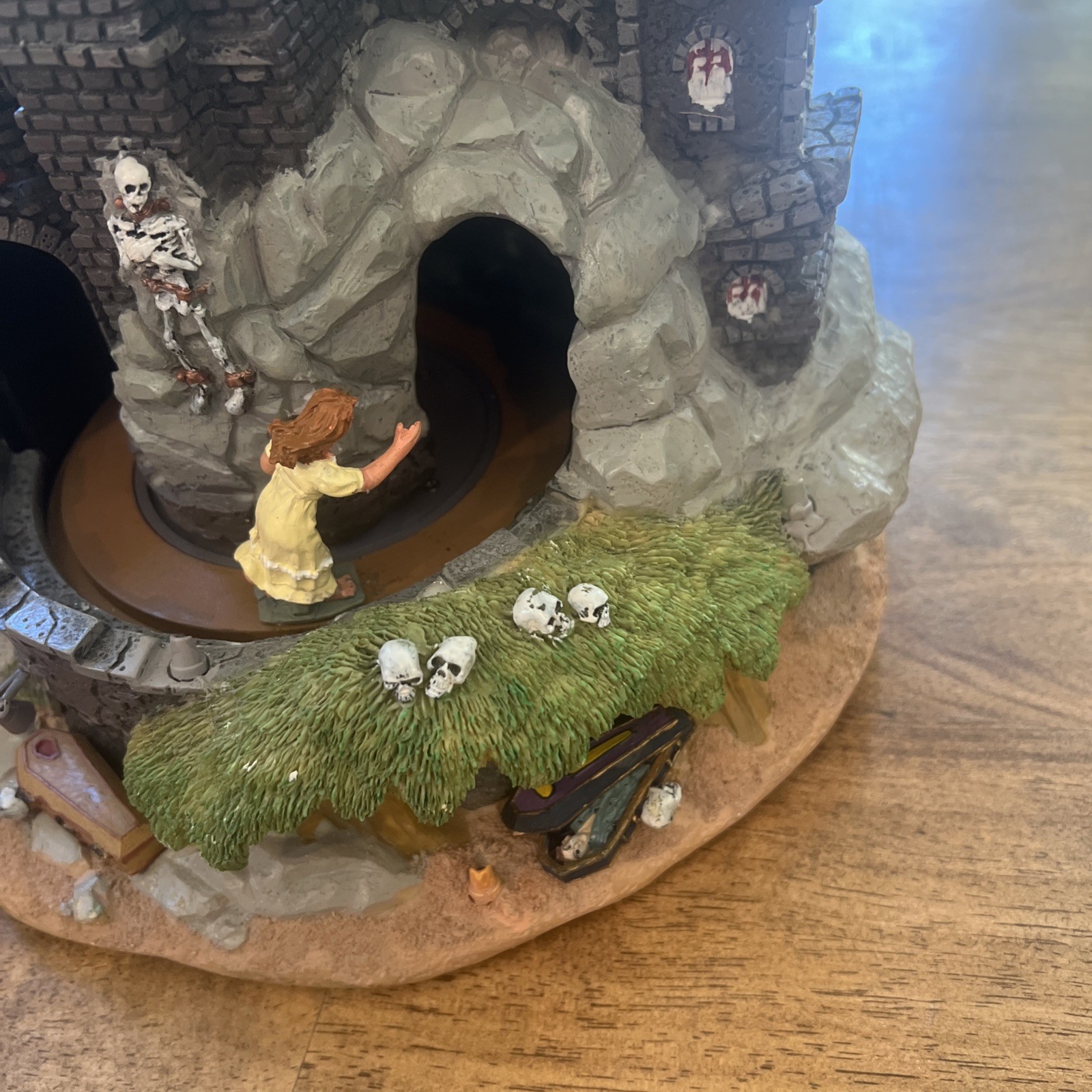 Lemax Spooky Town Vampire Caverns ~ 94961 / ONE OWNER EXCELLENT & WORKING – READ