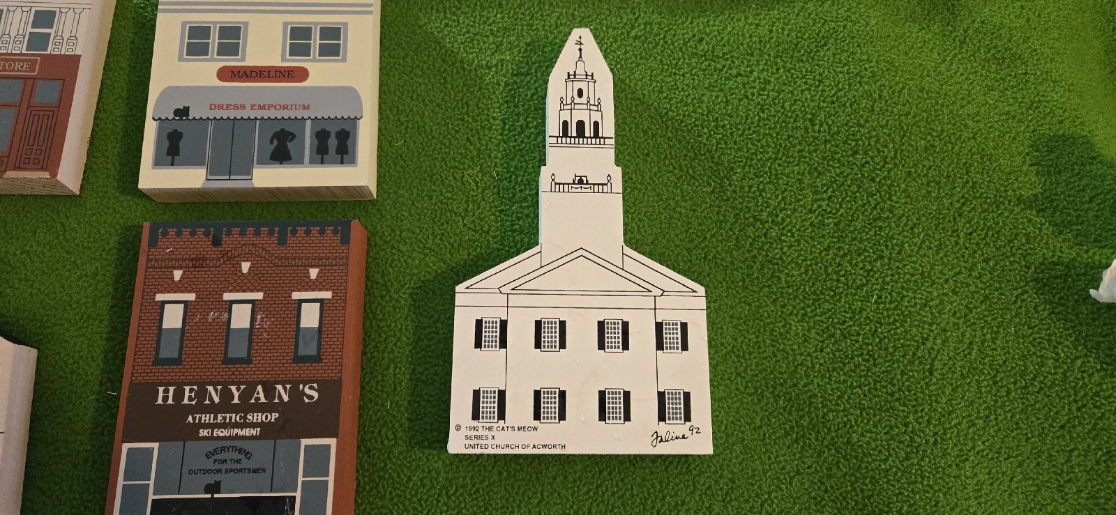 CAT’S MEOW BUILDINGS – SERIES X – VERY GOOD CONDITION – 10 PIECES WITH BAG