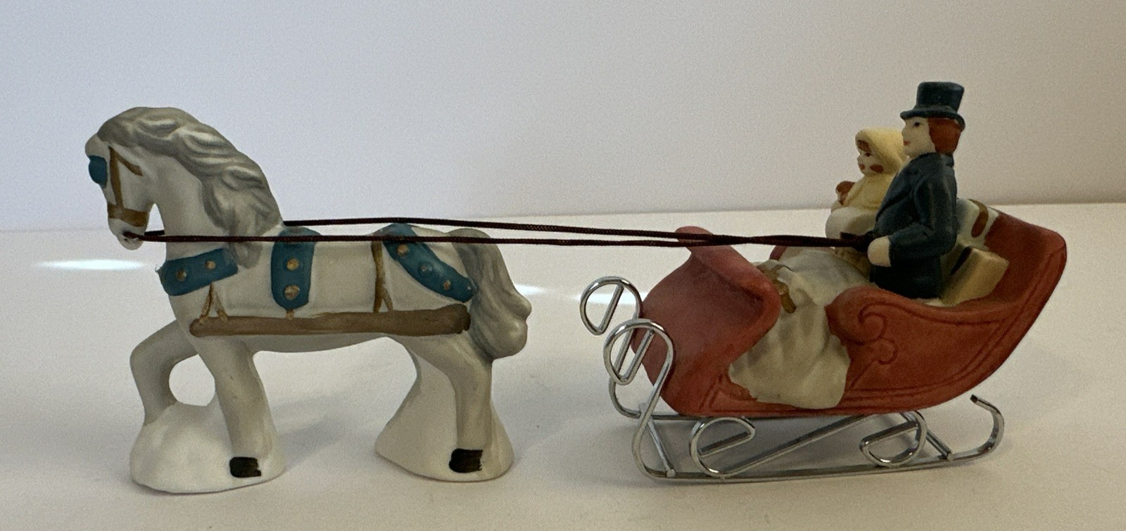 Vintage Venture Memories Porcelain Horse Drawn Carriage