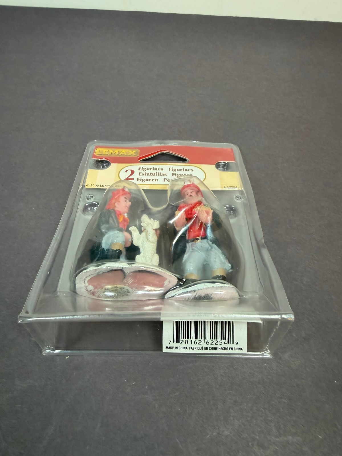 Lemax Village A HERO’S REWARD Fireman Dog Poly Resin Figurine Figure 2006 62254