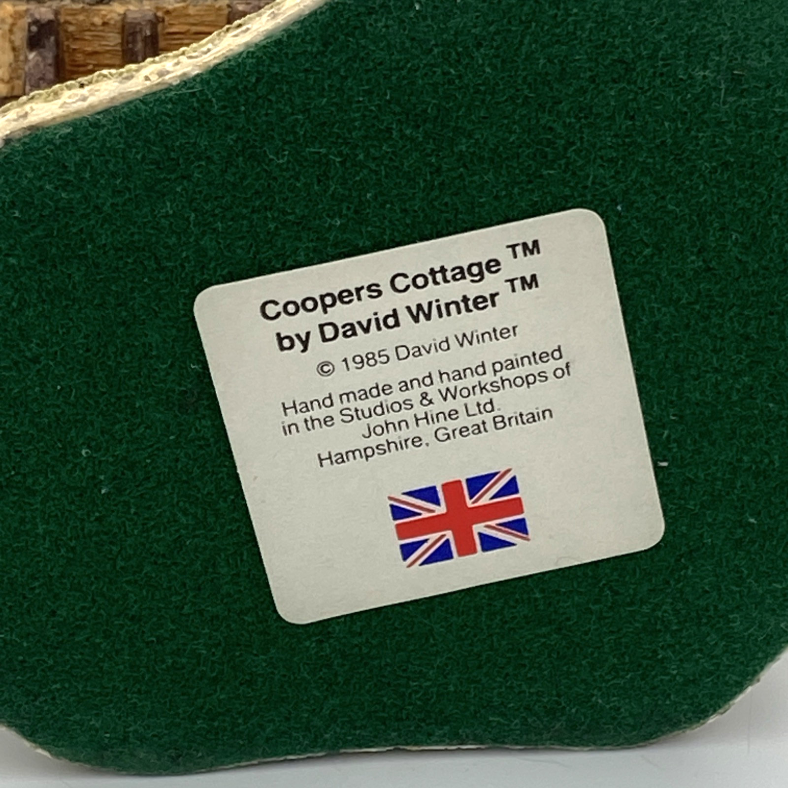 David Winter Coopers Cottage Retired Hand Painted 1985 Great Britian