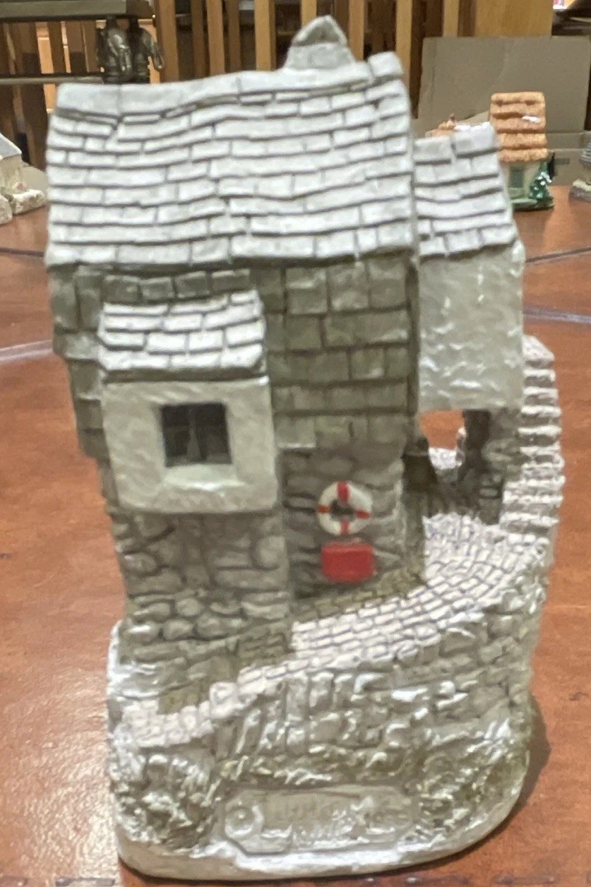 Lilliput Lane Fishermans Cottage Hand Painted Ceramic House Figurine 1980s