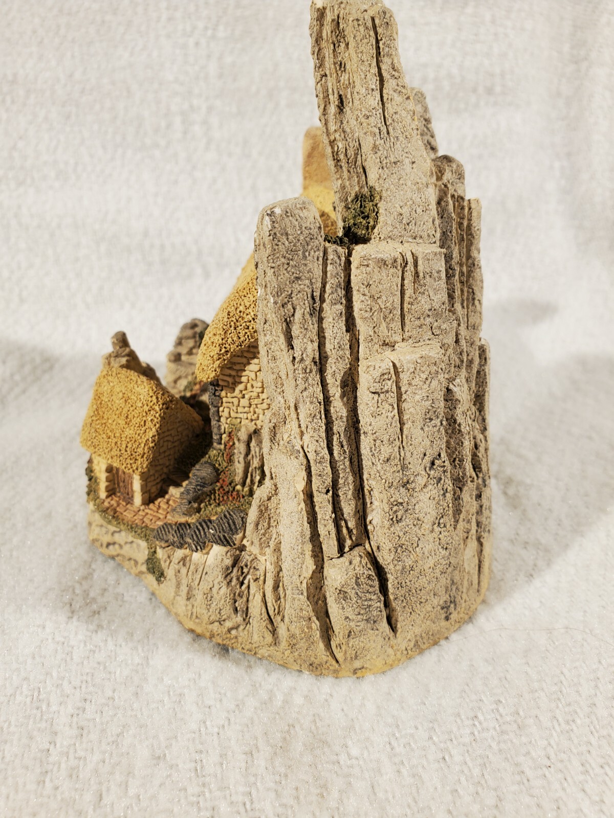 David Winter Cottages – Crofter’s Cottage – 1986 – Hand Painted – Retired