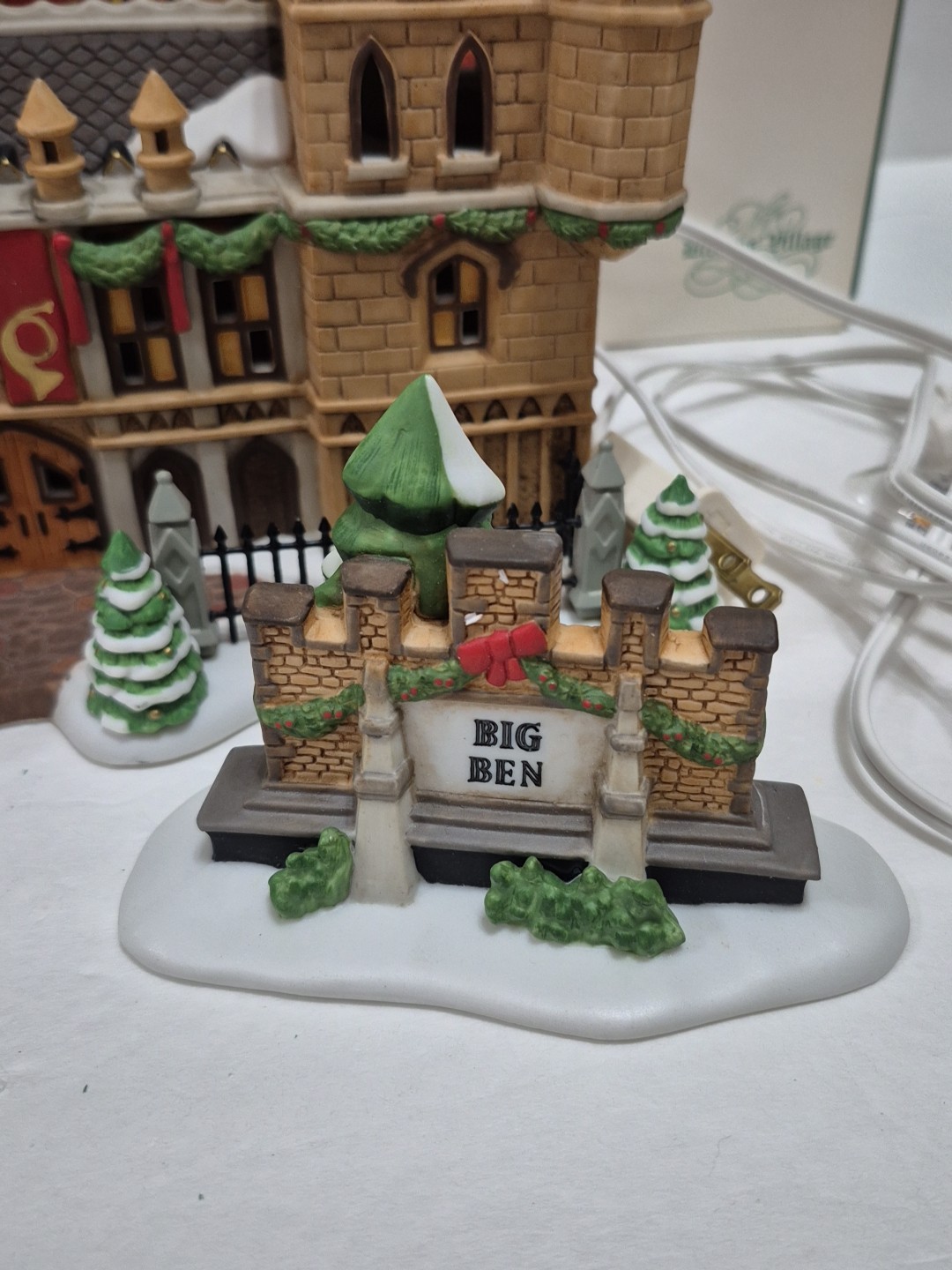 Department 56 Dickens Village “Big Ben” In Original Box With Light & Trees 58341