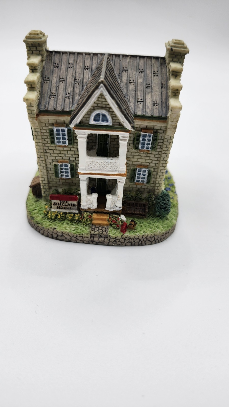 Sinclair Hotel AH179 Miniature House For Village