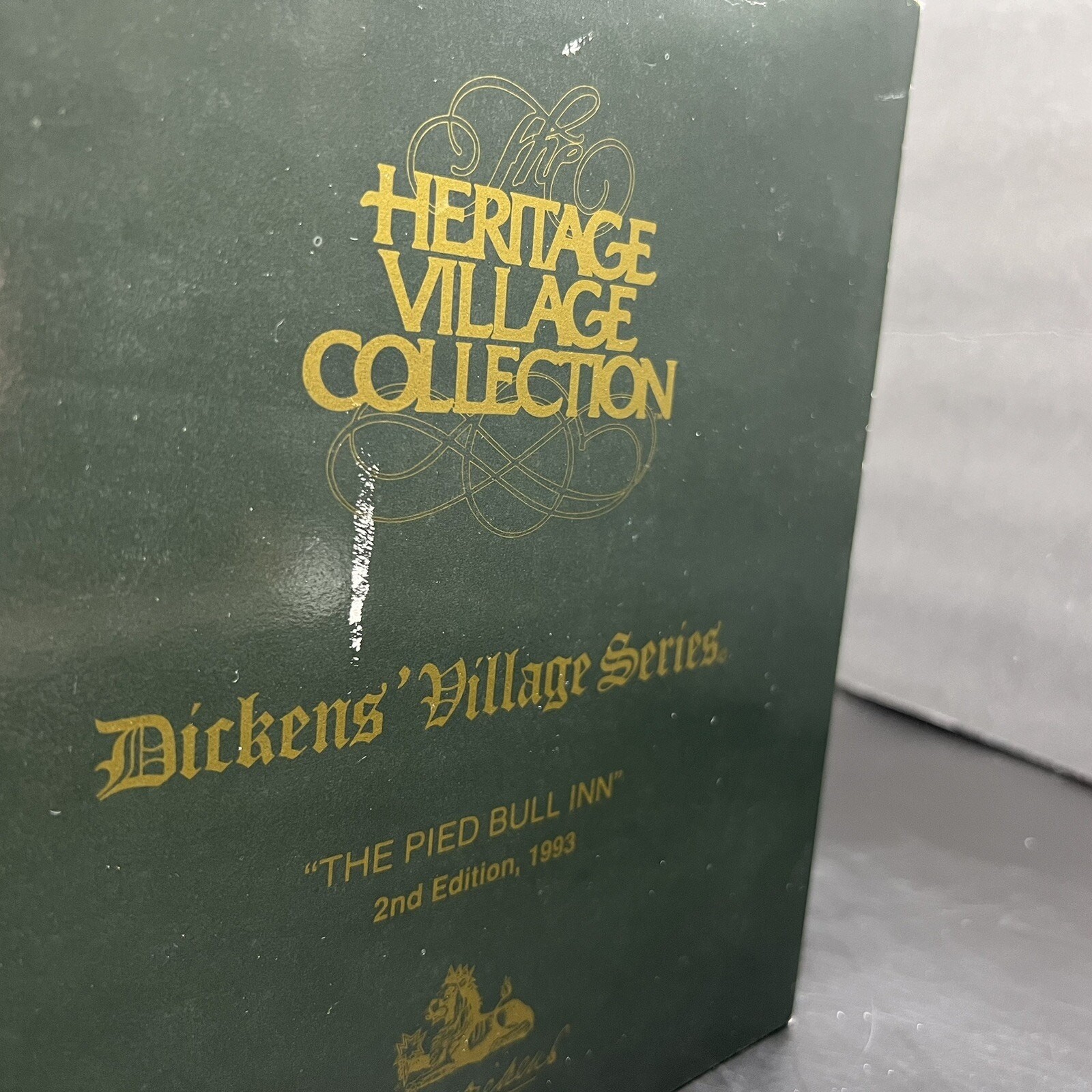 Dept 56 Heritage Village Collection The Pied Bull Inn w/ Box Light & Literature