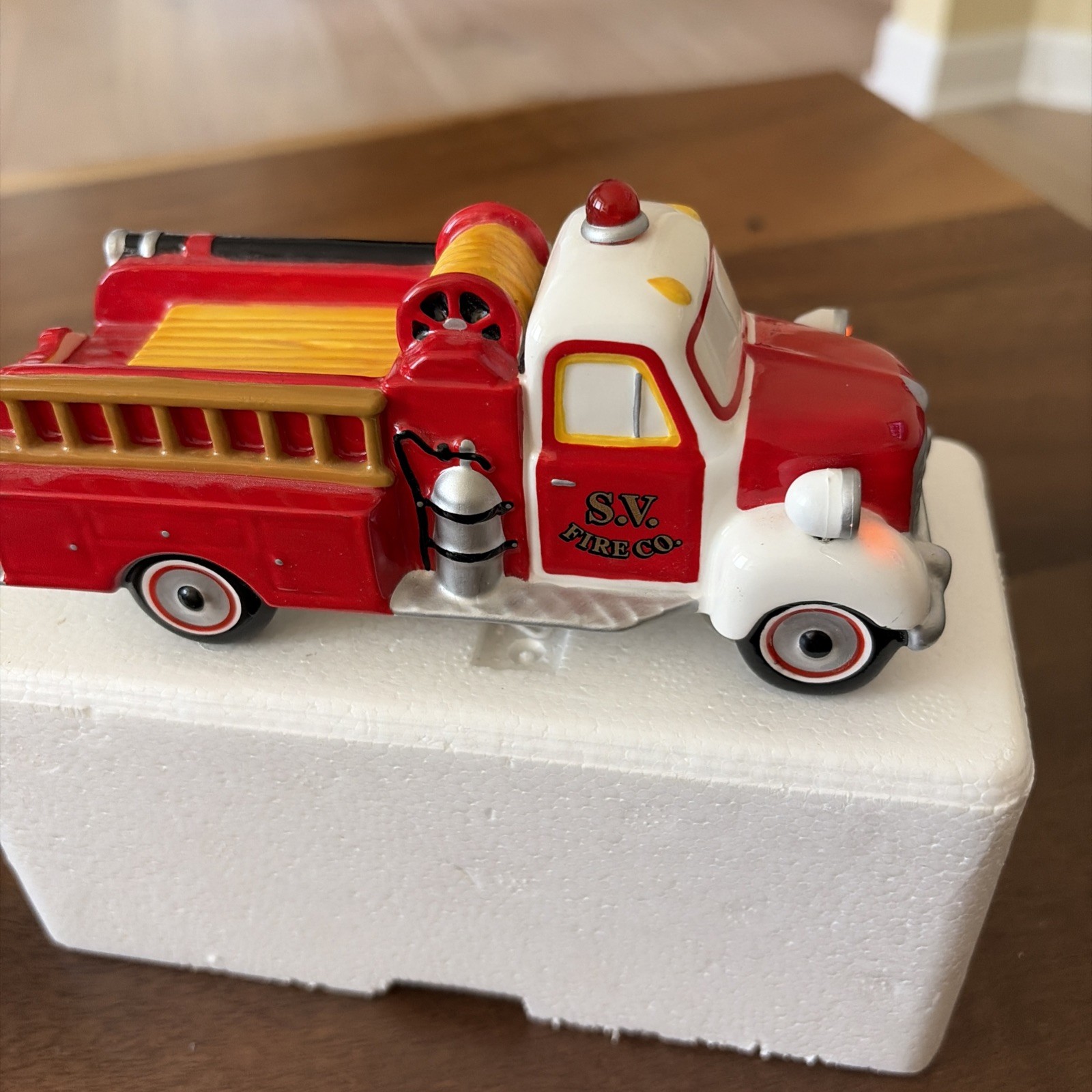 Dept 56 Snow Village Fire Truck #54952 Retired Tested & Working w/ Box Christmas