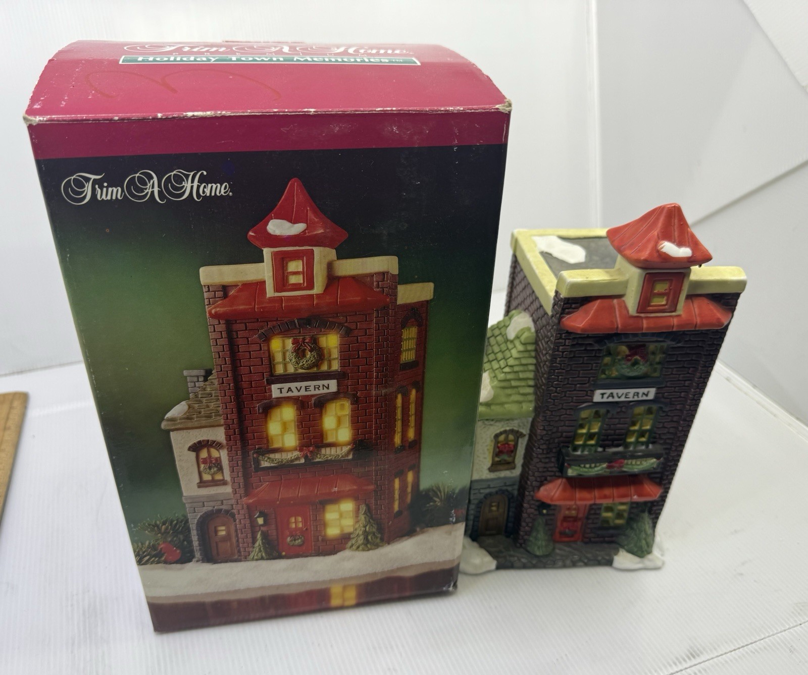 TRIM A HOME PREMIUM HOLIDAY TOWN MEMORIES TAVERN 1995 Kmart