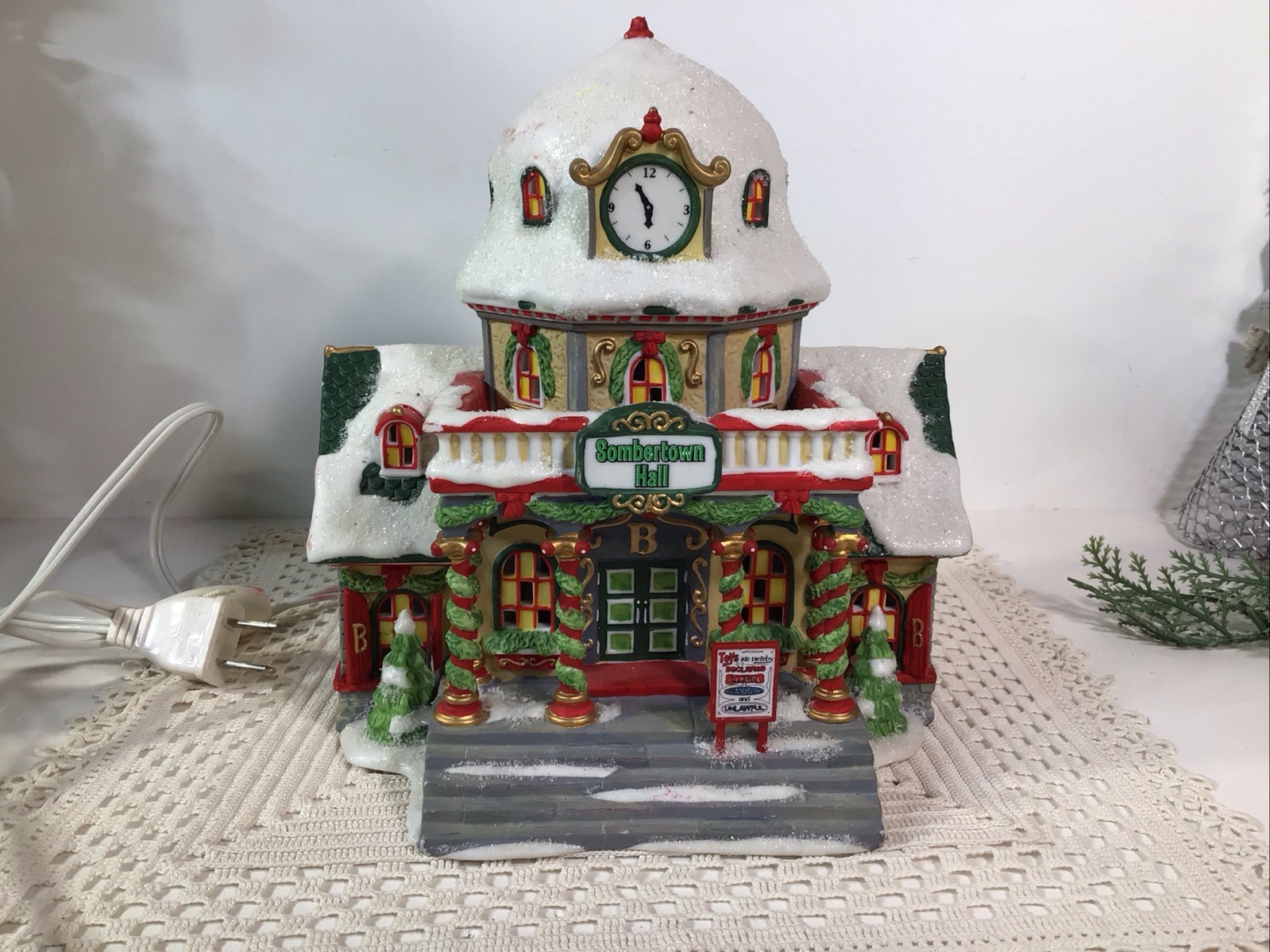 Dept 56 Santa Claus Is Coming To Town Somberton Hall ~Lighted Village House~READ