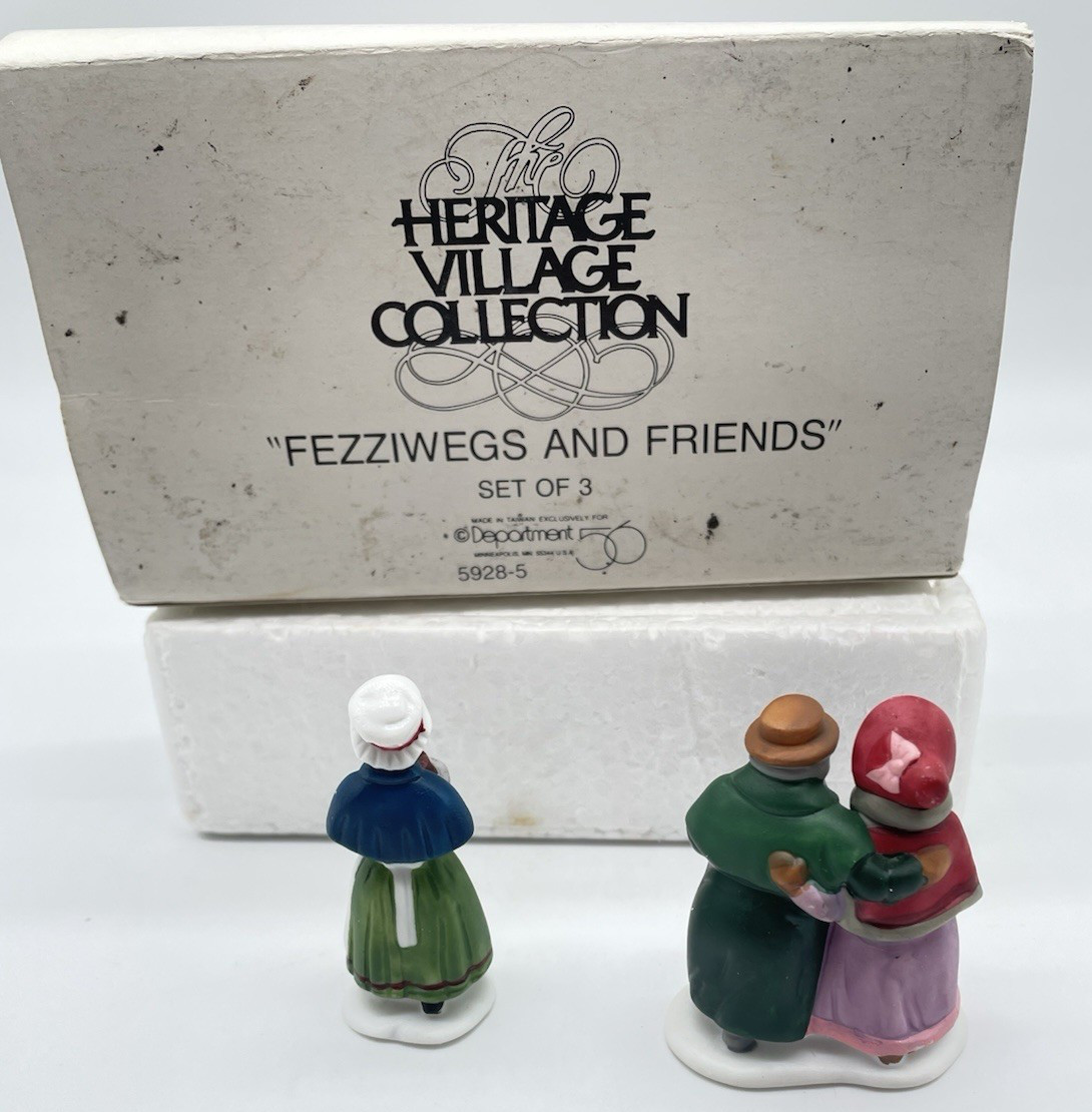Dept 56 Christmas Heritage Village Accessories Lot of 4 Retired Missing 1 Figure