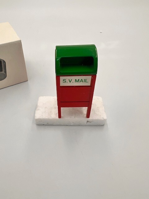 Department 56 Snow Village Mail Box Accessory Red Green Metal