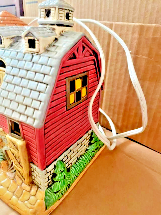 Lefton 1988 Lighted Barn w/ Silo Byron Wood Design Vintage Christmas