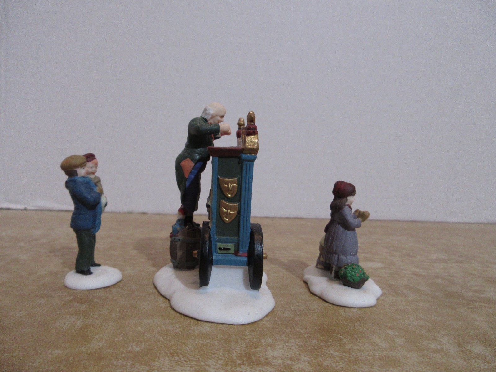 Dept 56 Heritage Dickens Village 1992 The Old Puppeteer #5802-5