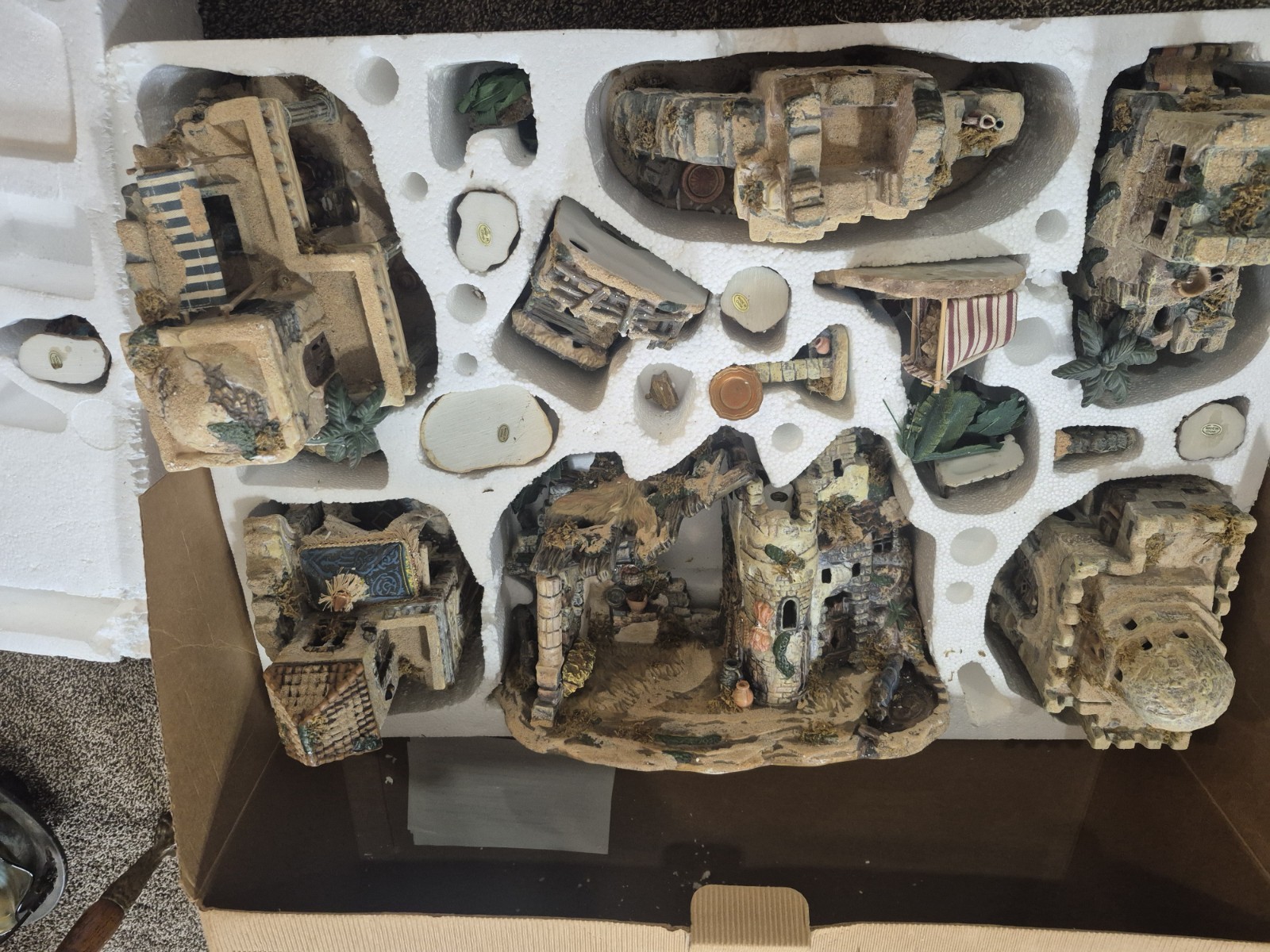 2003 GRANDEUR NOEL 44 PIECE BETHLEHEM VILLAGE SET