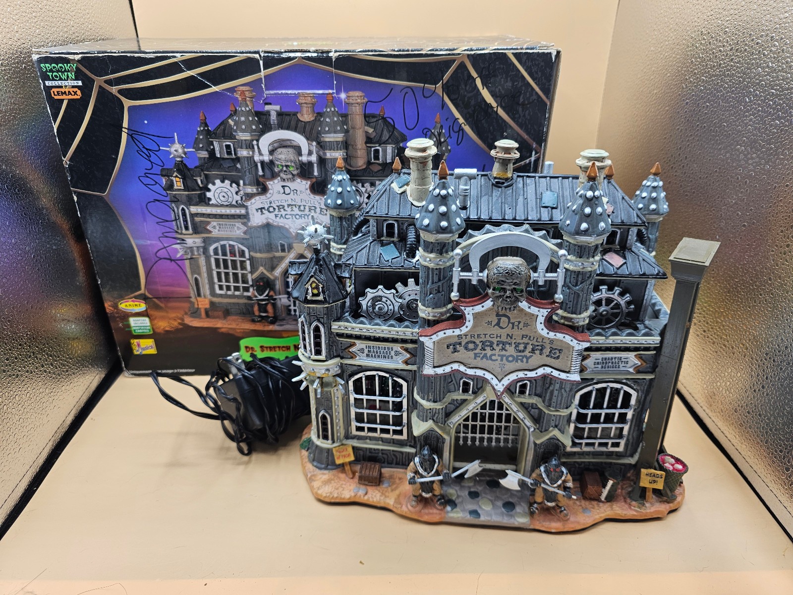 Retired Lemax Spooky Town 2004 – Torture Factory – READ DESCRIPTION