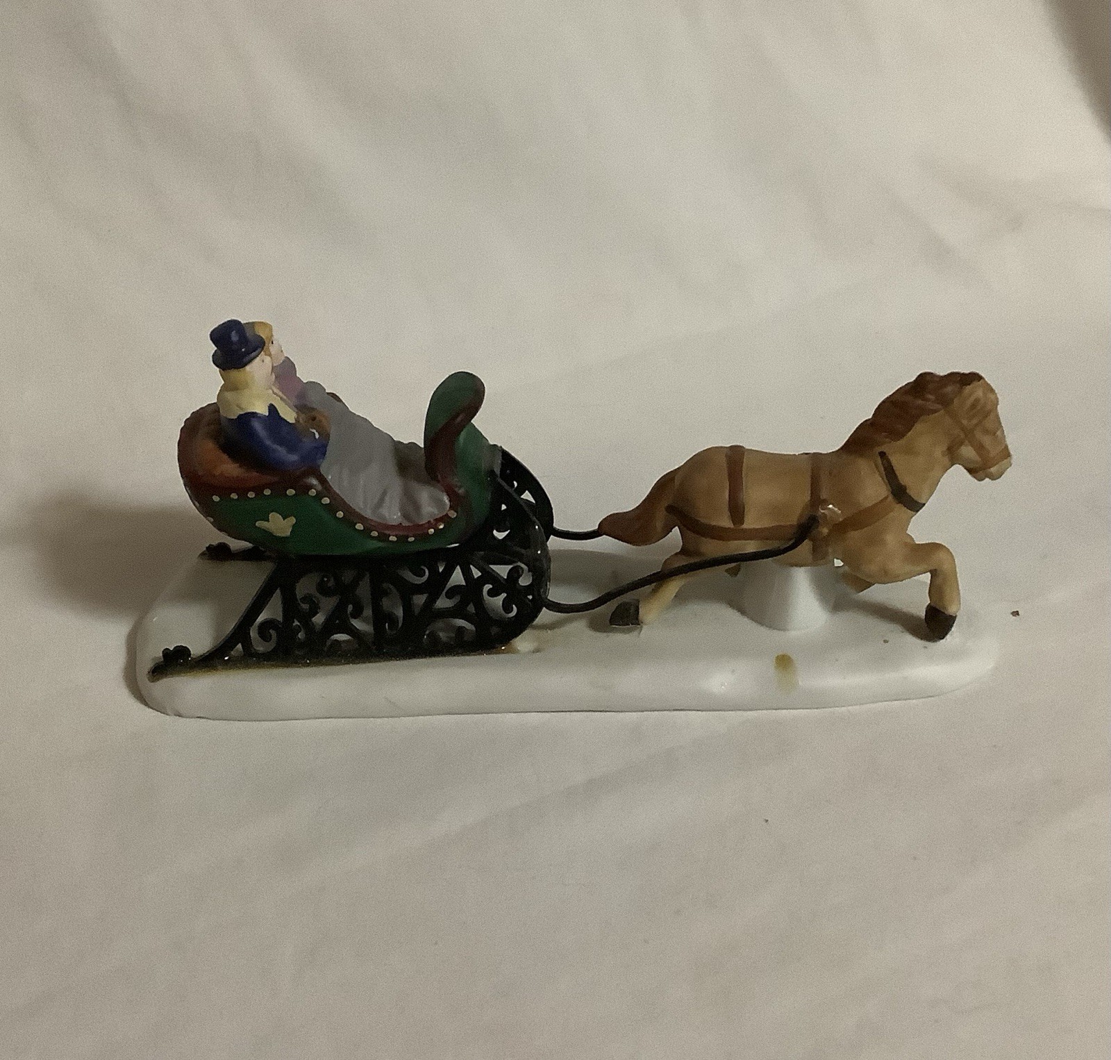 Lemax COZY SLEIGH RIDE Christmas Village figure horse drawn carriage #53158