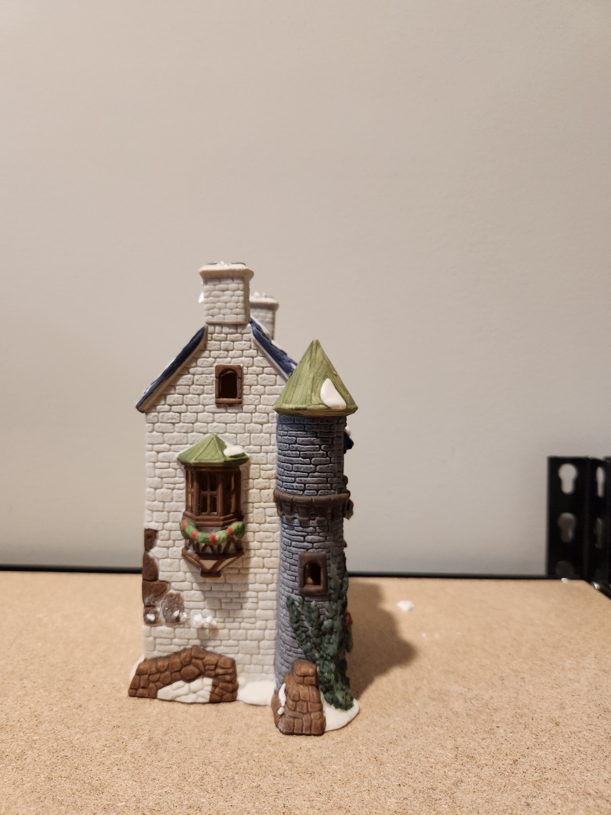 Department 56 Dickens Village Wool Shop Porcelain Illuminated Christmas 1988