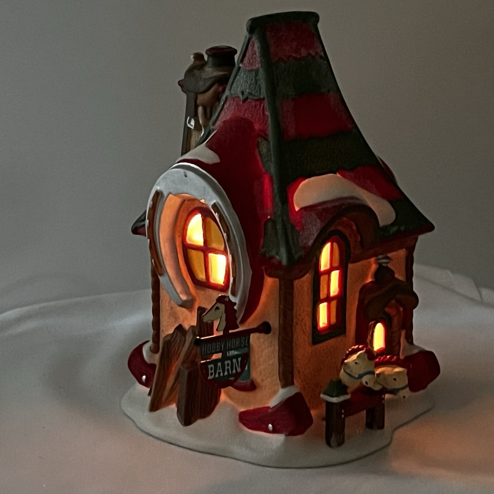 Dept 56 Toy Land North Pole Hobby Horse Barn Lighted Christmas Village House