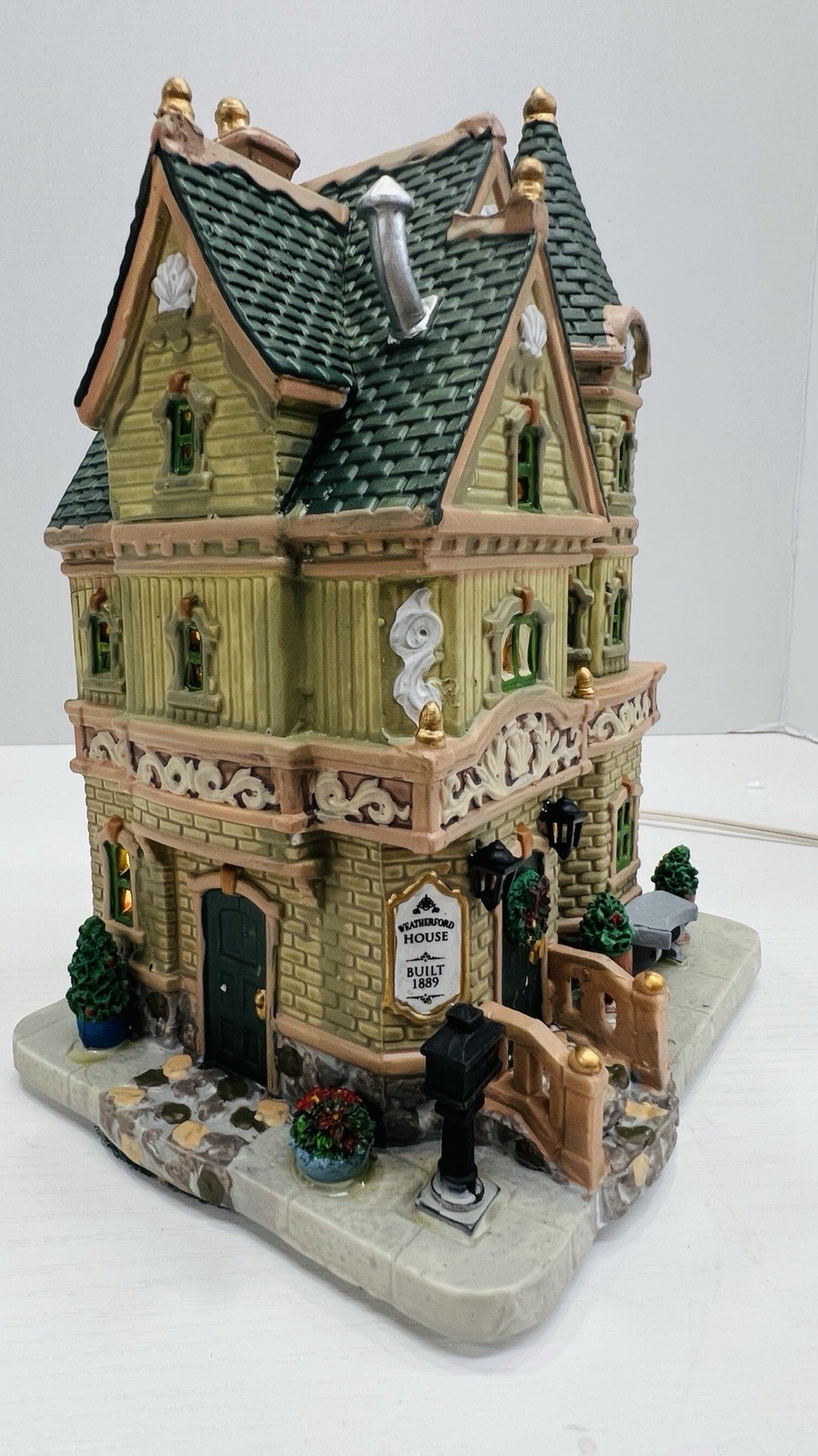 Lemax Village Collection “The Weatherford House” 35520 Retired 2013 NEW !