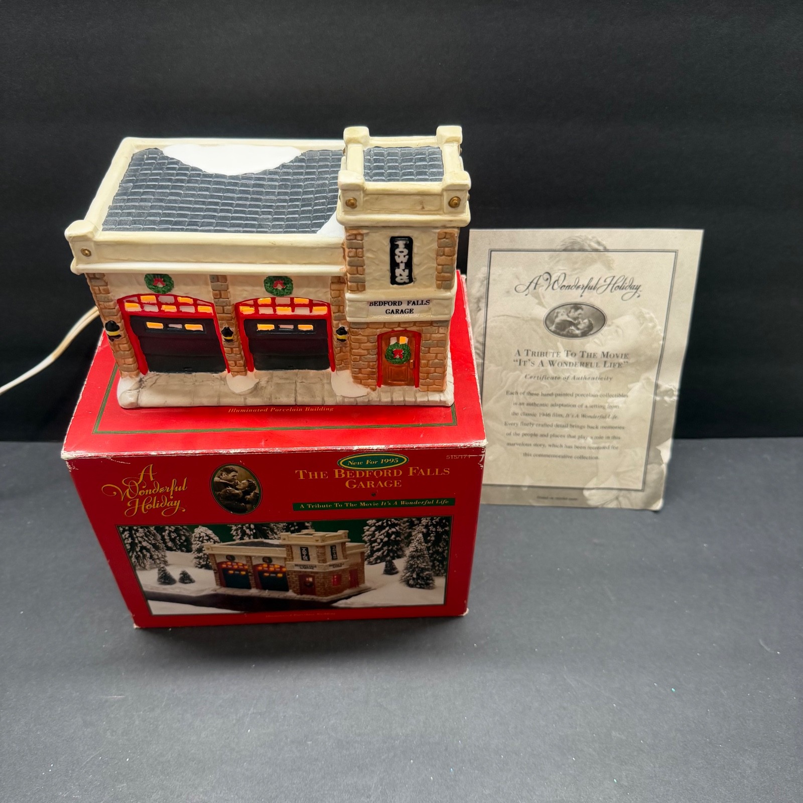 A Wonderful Holiday Bedford Falls Garage Illuminated Porcelain Village 1995 READ