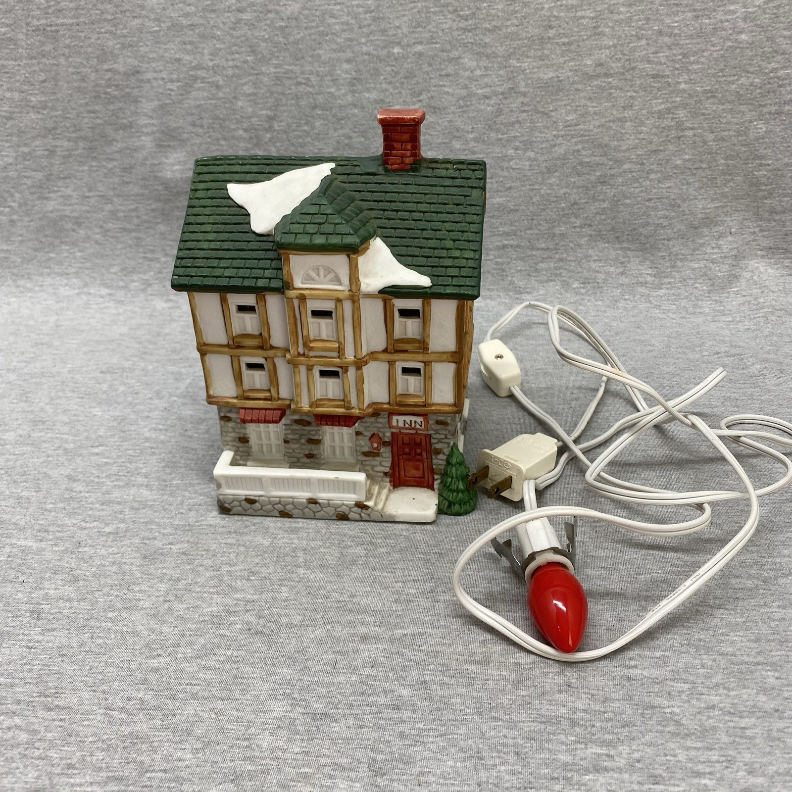 Christmas Village The Inn Hotel Porcelain Lighted Vintage Mann