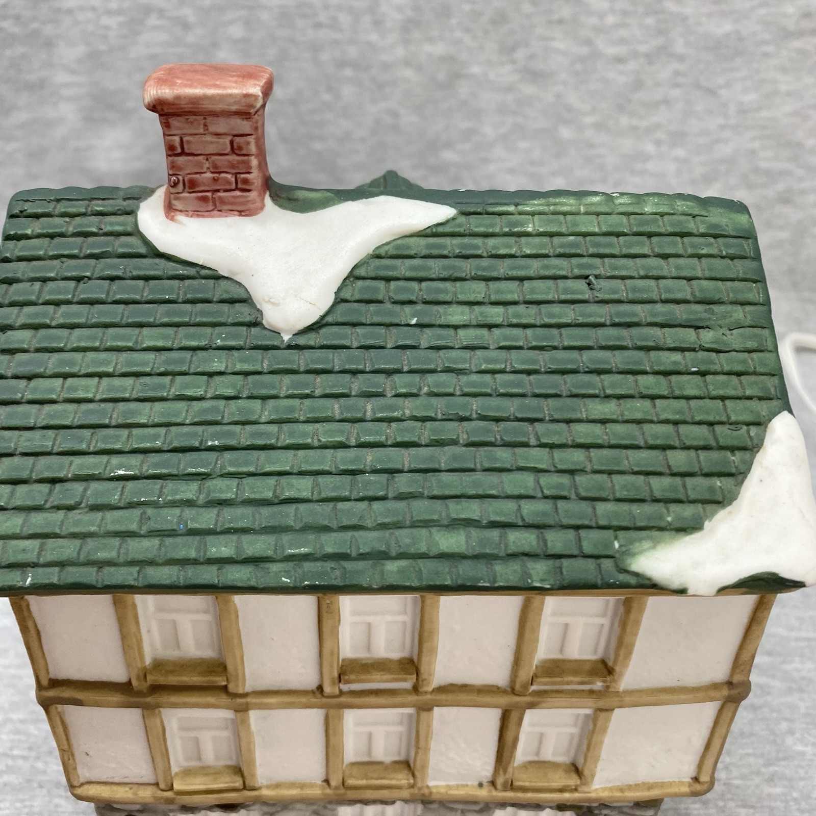 Christmas Village The Inn Hotel Porcelain Lighted Vintage Mann