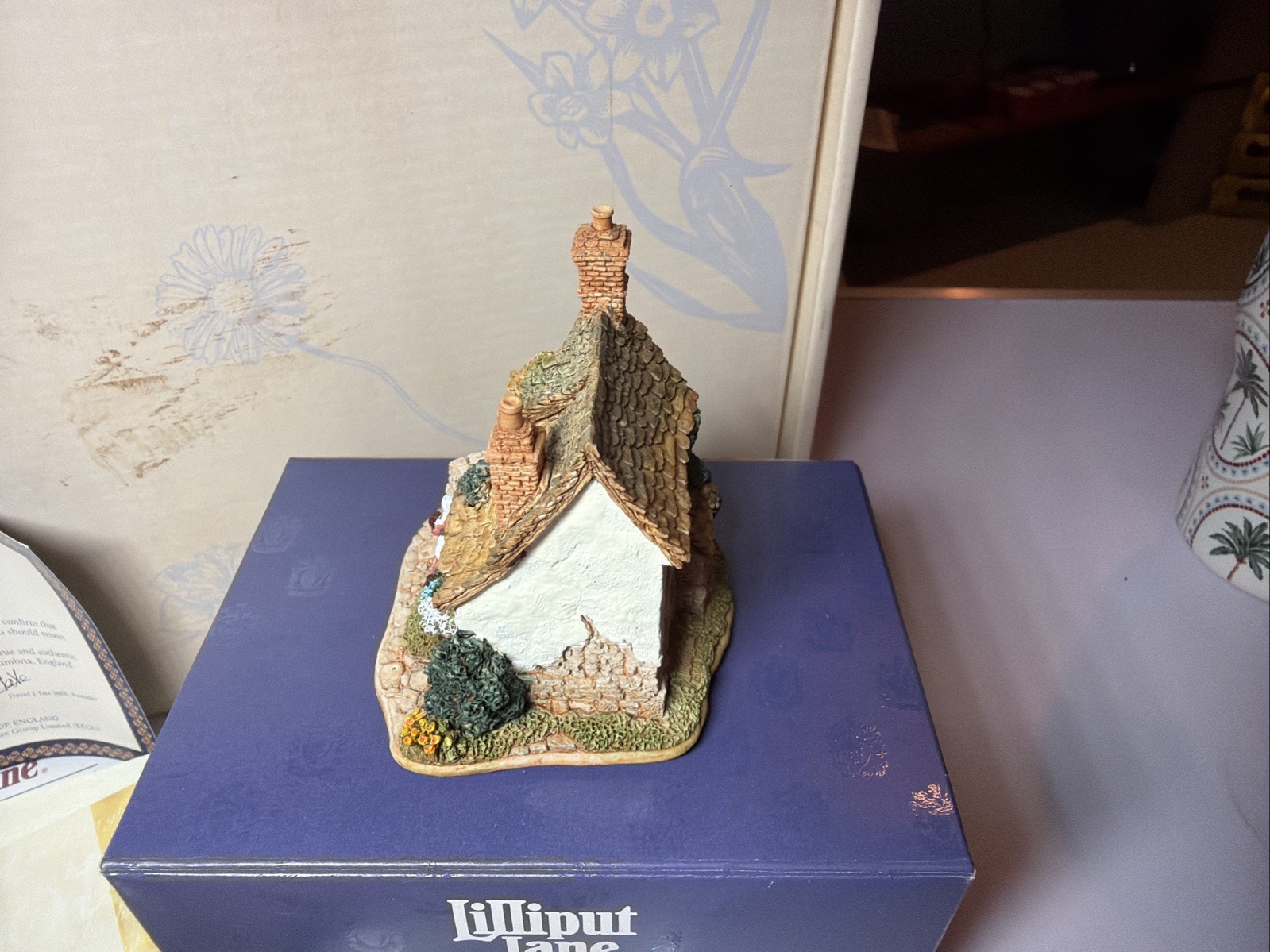 Lilliput Lane 1998-99 Collectors Club “Kiln Cottage” With Box And Deed