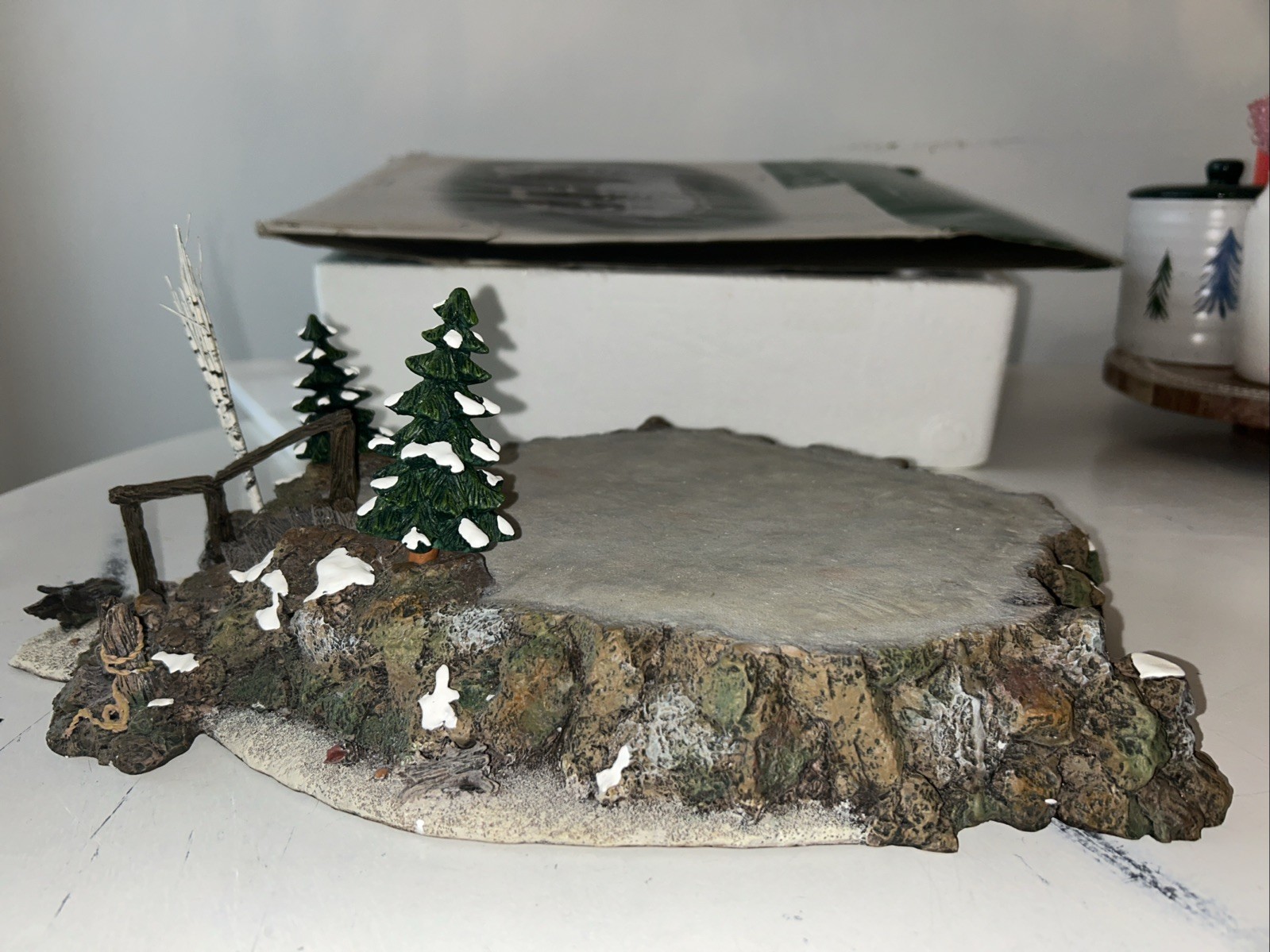 Dept 56 Craggy Cliff Platform #56.52794 Village Accessories NIB Retired Trees