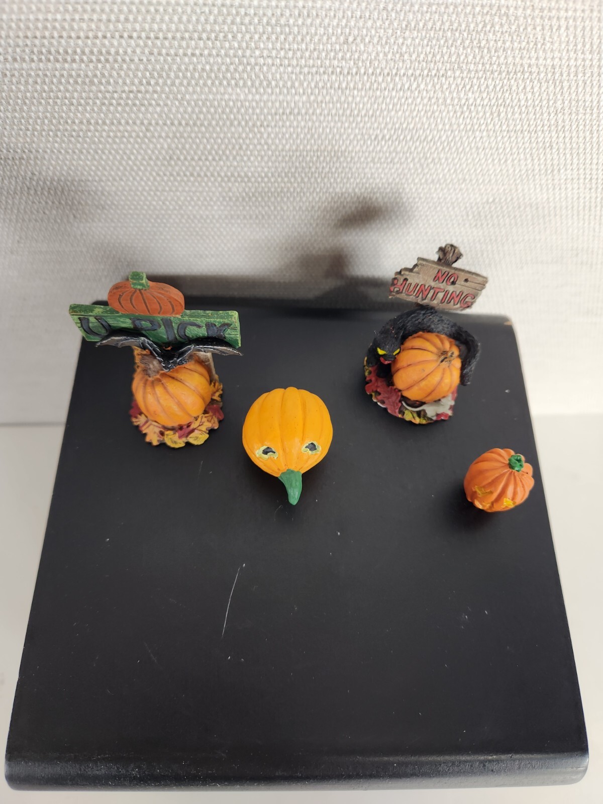 Dept 56 Halloween Scenery Accessories 4 Pieces Signs Pumpkins Cat Bat 53165 2004