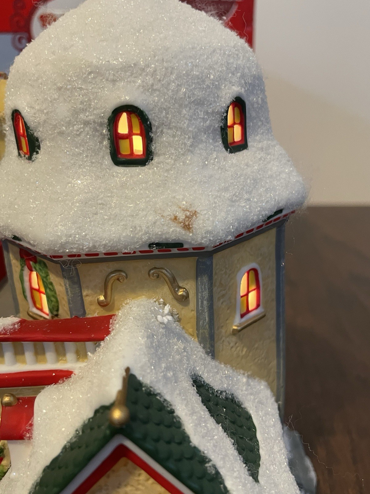 Department 56 Santa Claus Is Coming To Town Sombertown Hall Village 56 #59392