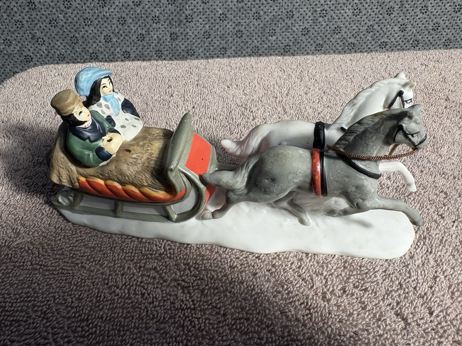Dept 56 Dickens Village Dashing Through The Snow Sleigh Horse Carriage Ride