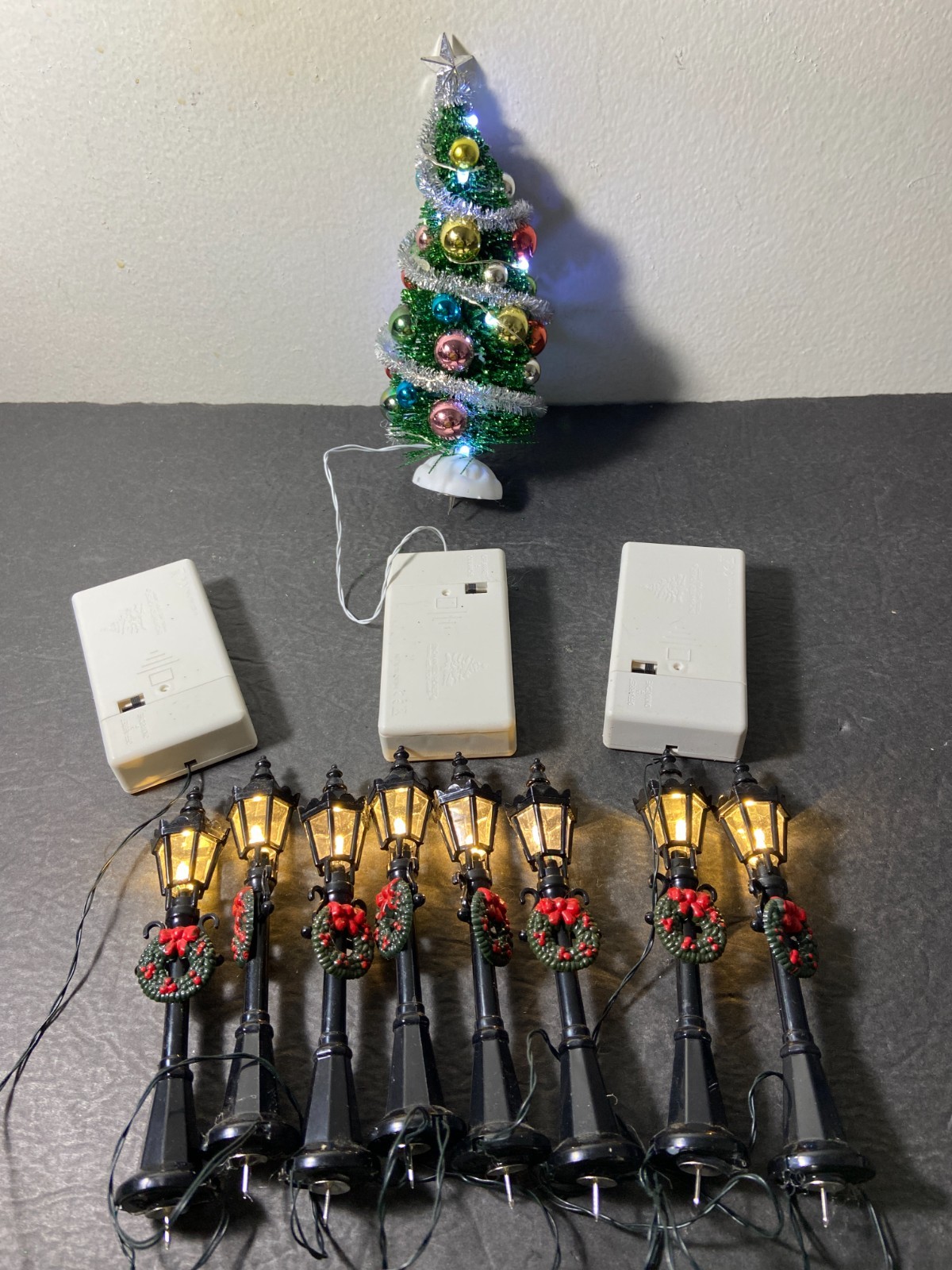 8 ENCHANTED FOREST Village Christmas Black lighted Lamp Posts w/ Wreaths & Tree