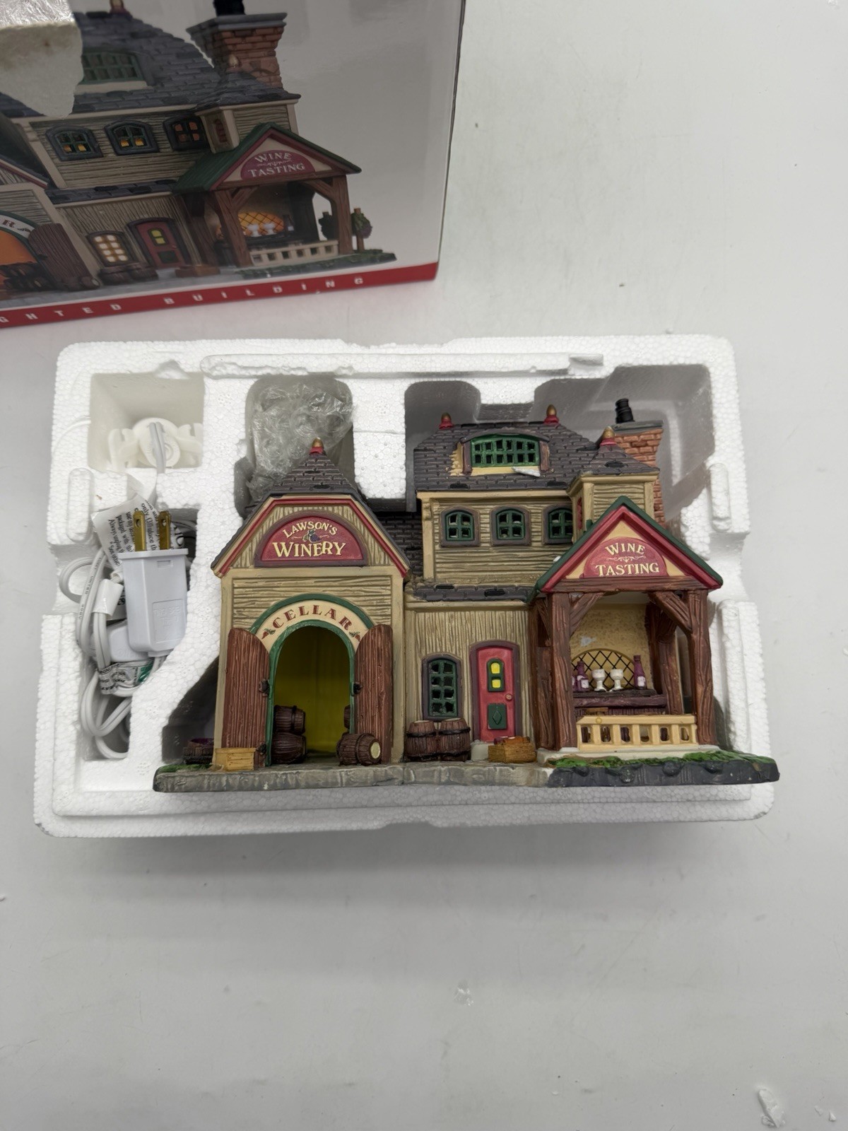 LEMAX Coventry Cove 2008 LAWSON’S WINERY Lighted Christmas Building Village