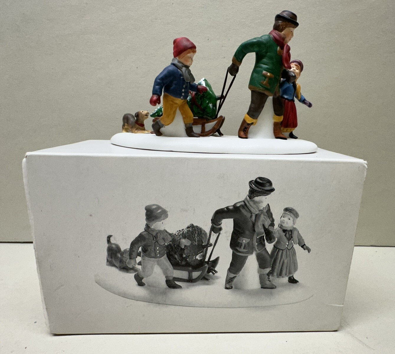 Department 56 Heritage Christmas Village Collection – The Family Tree – #58895
