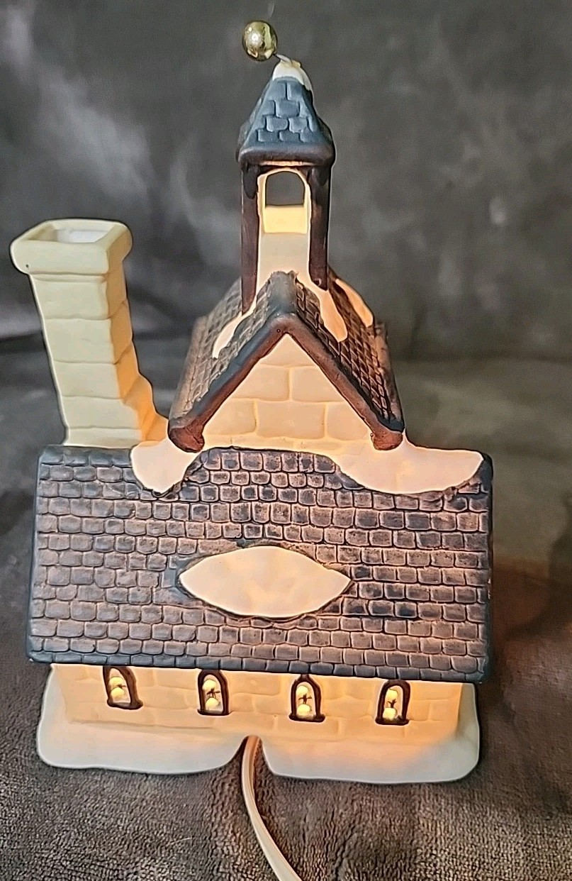 1991 Christmas Valley Seasonal Specialties Lighted Village Church