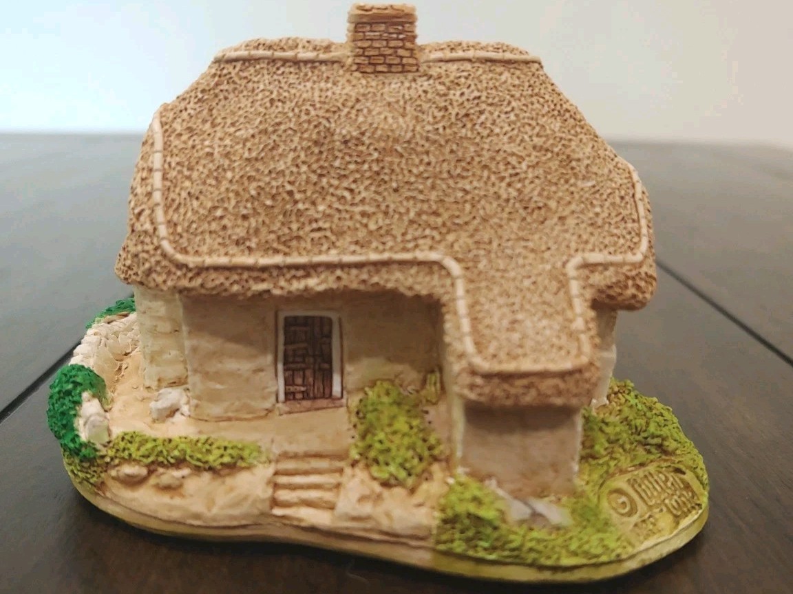 Lilliput Lane Clover Cottage British Collection Excellent Condition No Box