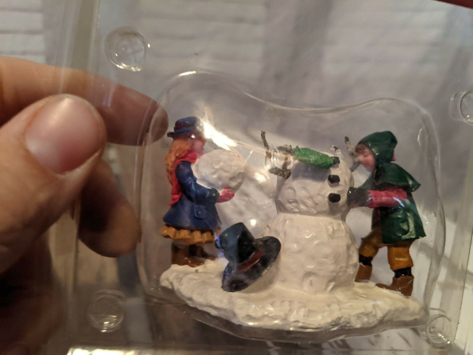 Enchanted Forest Making A Friend Snowman Polyresin Figurine Xmas Ornament NEW