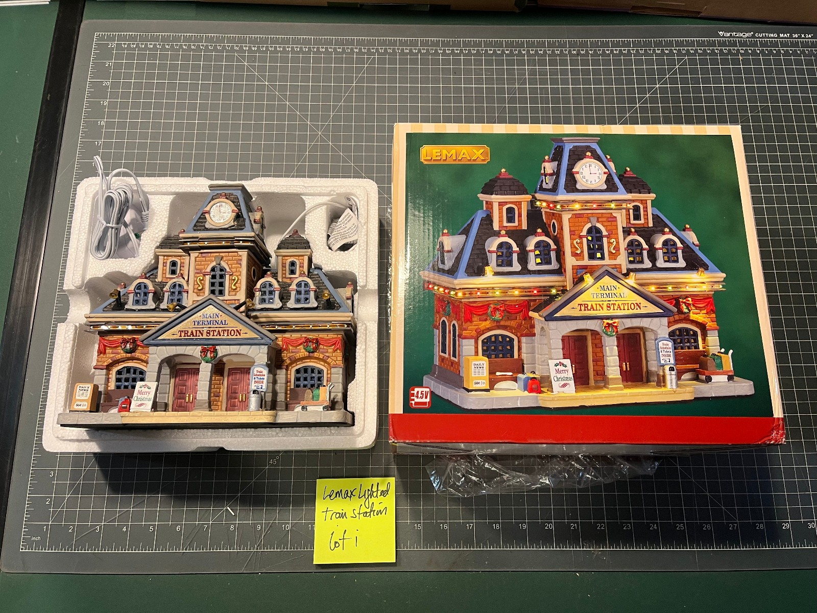 Lemax Main Terminal Train Station LIGHTED Christmas Village 75194 w/Box NICE!