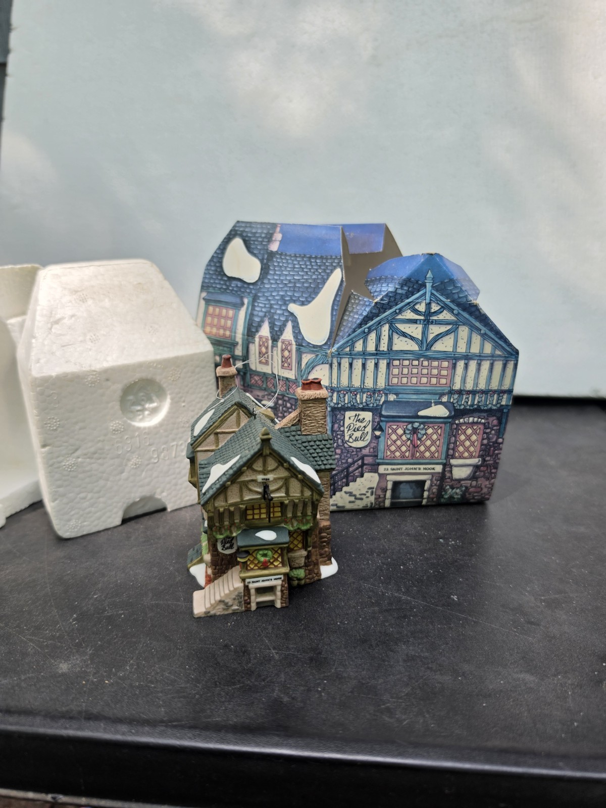 Dept. 56 Charles Dickens Heritage The Pied Bull Inn 1993 Christmas Ornament