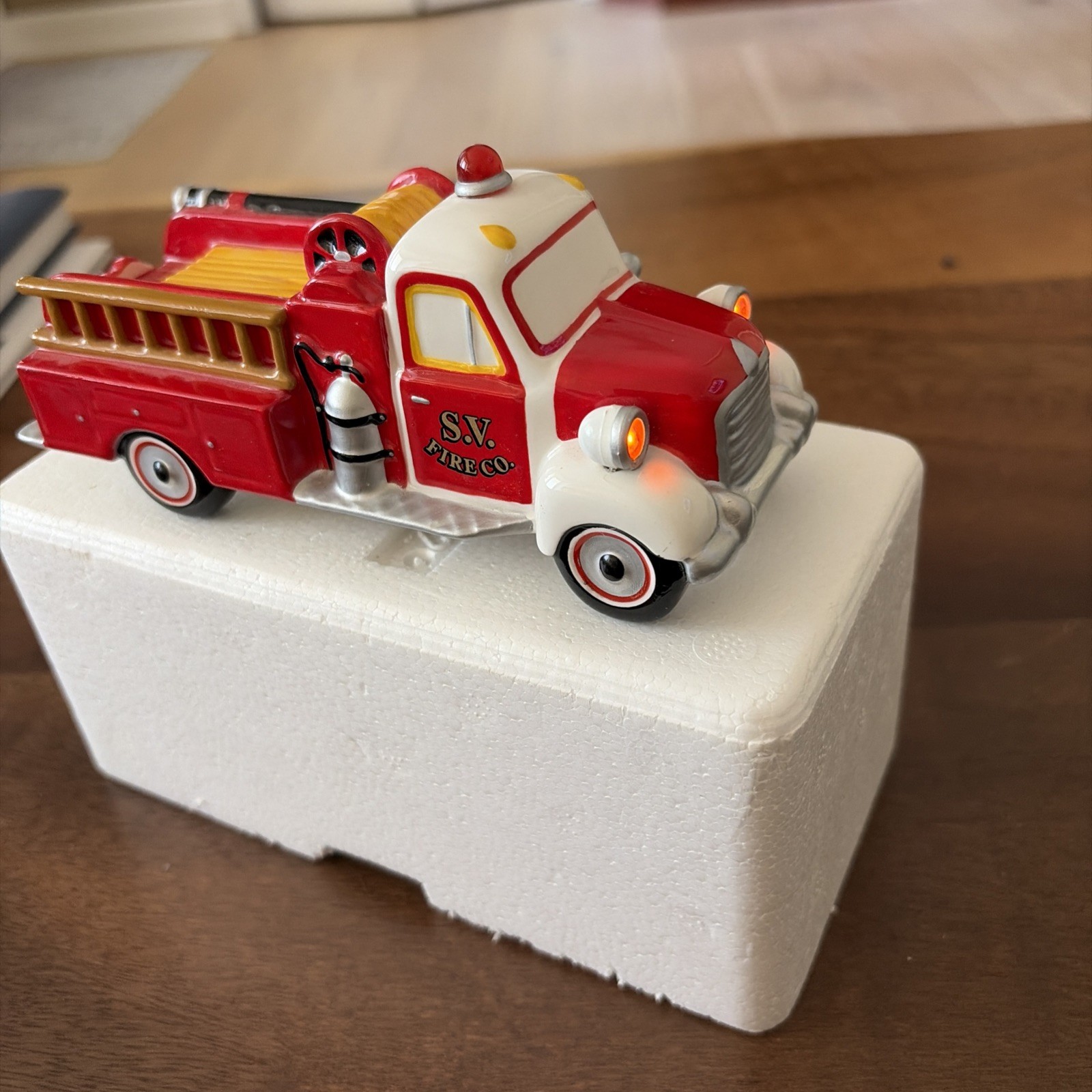 Dept 56 Snow Village Fire Truck #54952 Retired Tested & Working w/ Box Christmas
