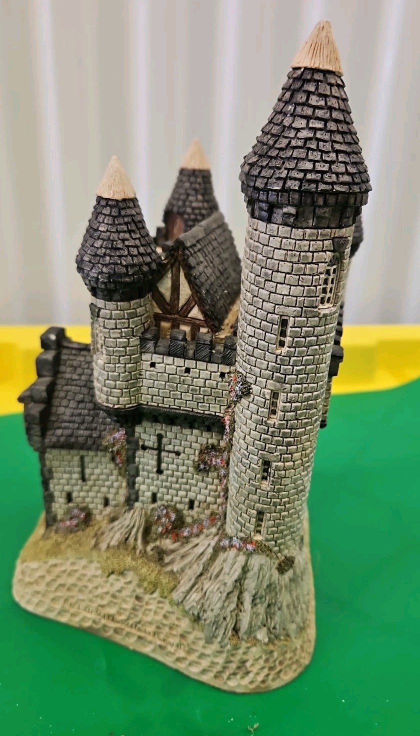 David Winter Macbeth’s Castle 1988 Vintage Scottish Collection Hand Painted