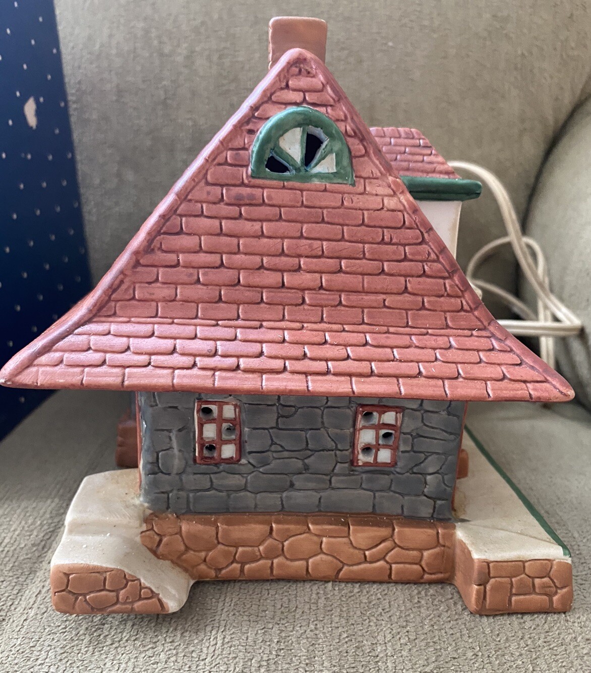 Christmas Village Oak Ridge Station Hand Painted Porcelain Lighted House Franks
