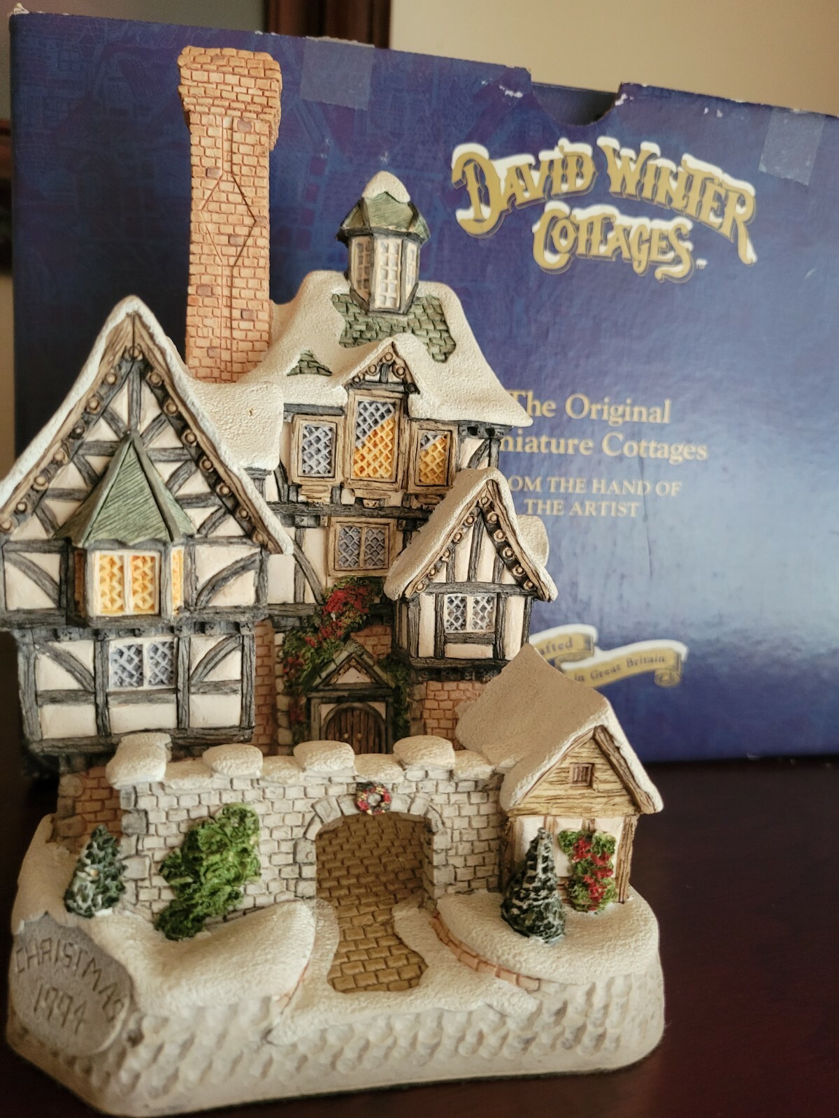 1993 David Winter Cottage “The Scrooge Family Home” Christmas 1994