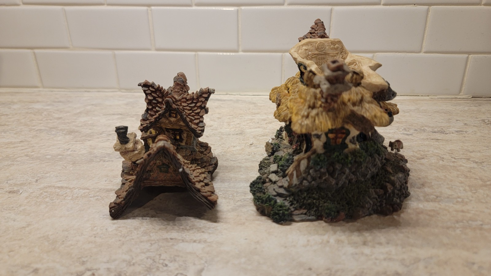 Boyds Bearly-Built Villages Daycare Center House with Bear Figurines. 2001.