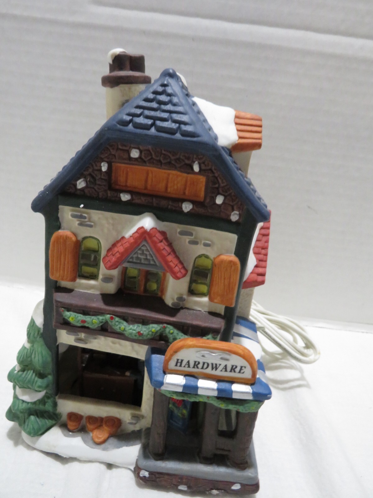 VTG HOLIDAY EXPRESSIONS HARDWARE STORE VILLAGE IN ORIGINAL BOX CORD INCLUDED