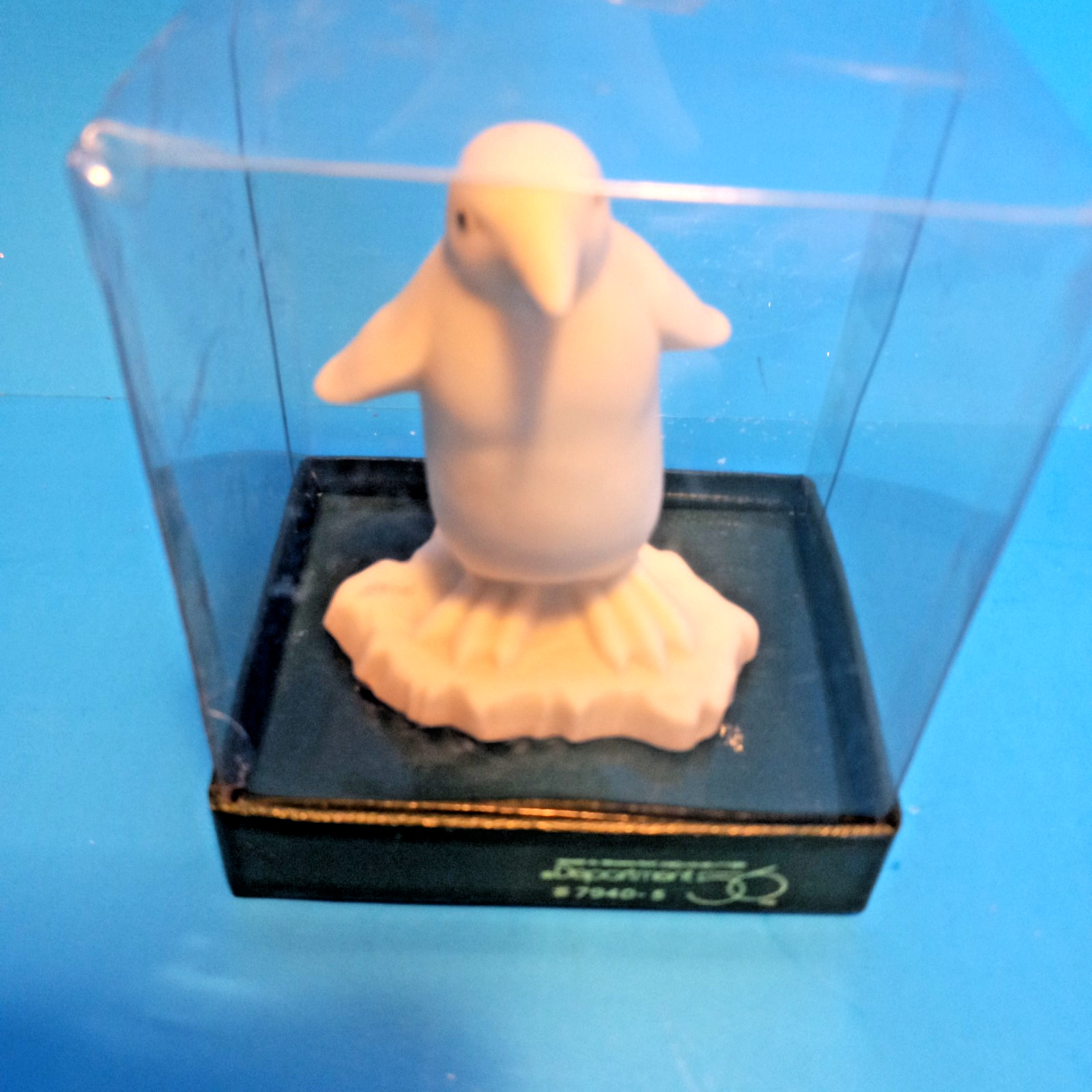 Dept. 56 Bisque Clip-on Ornament Penguin Christmas with Box 7940-5