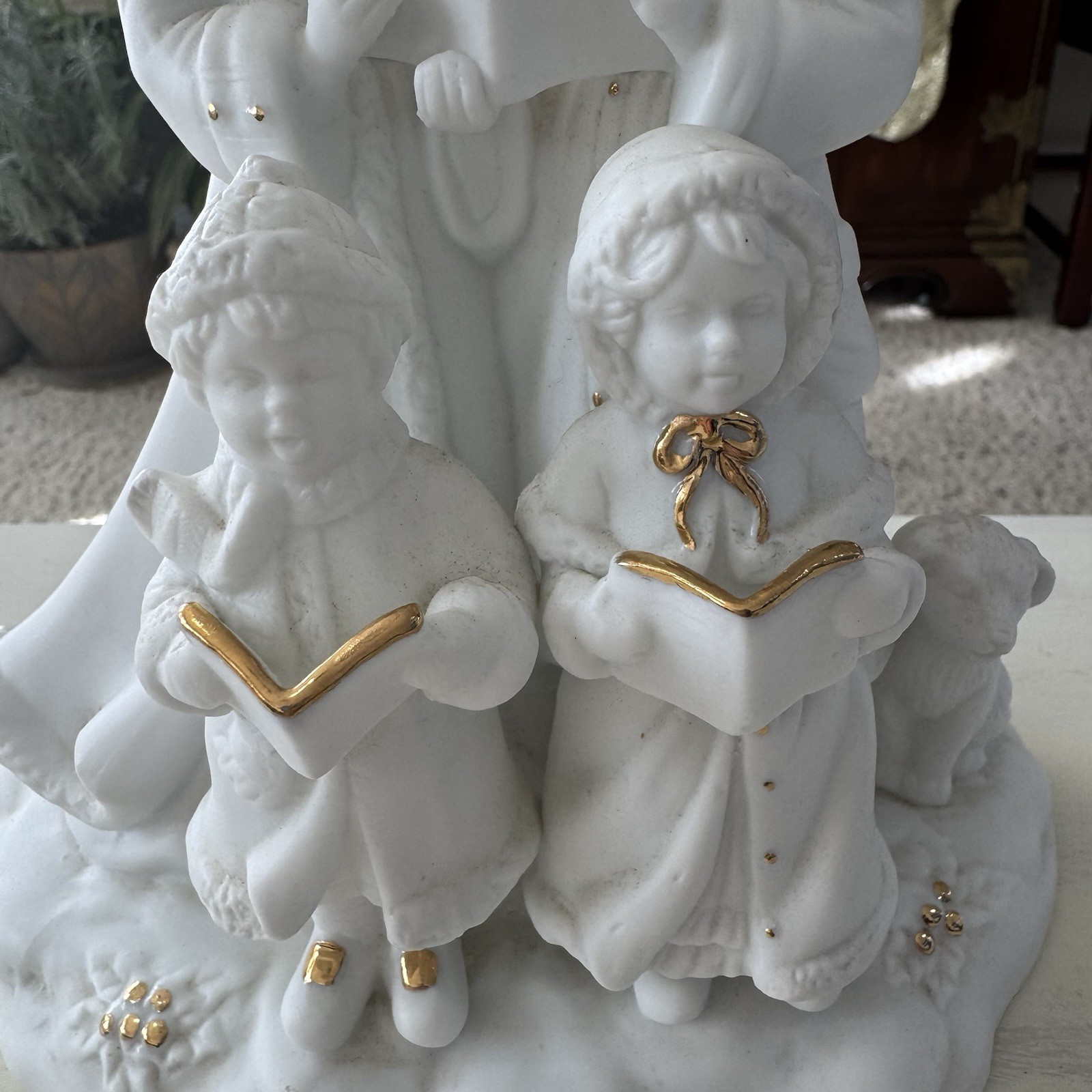1998 RSVP International Porcelain Lighted “Caroling Family” Figurine